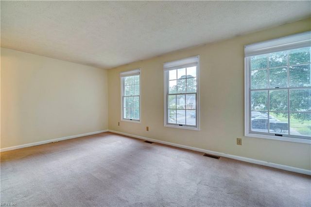 122 Sterling CT, Yorktown, VA 23693