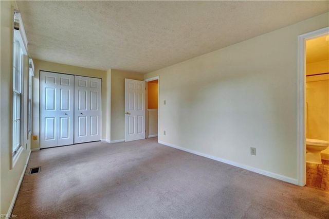 122 Sterling CT, Yorktown, VA 23693