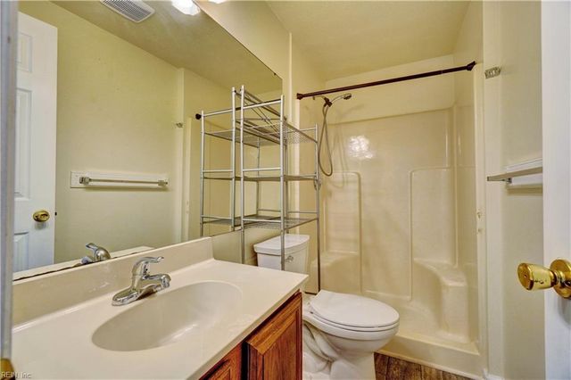 122 Sterling CT, Yorktown, VA 23693