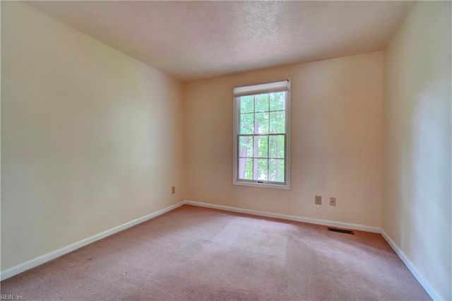122 Sterling CT, Yorktown, VA 23693