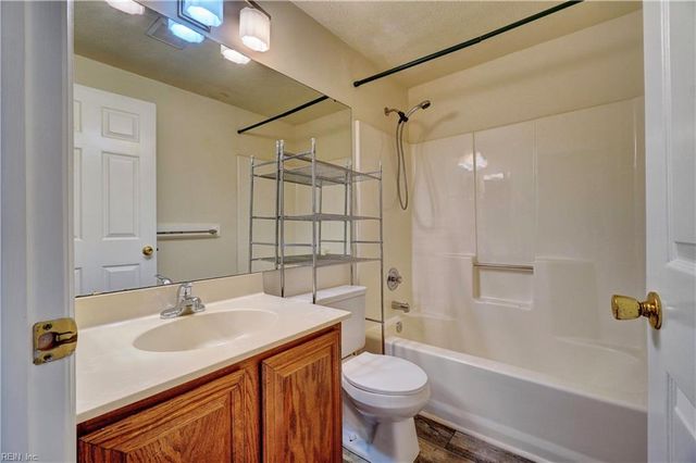 122 Sterling CT, Yorktown, VA 23693