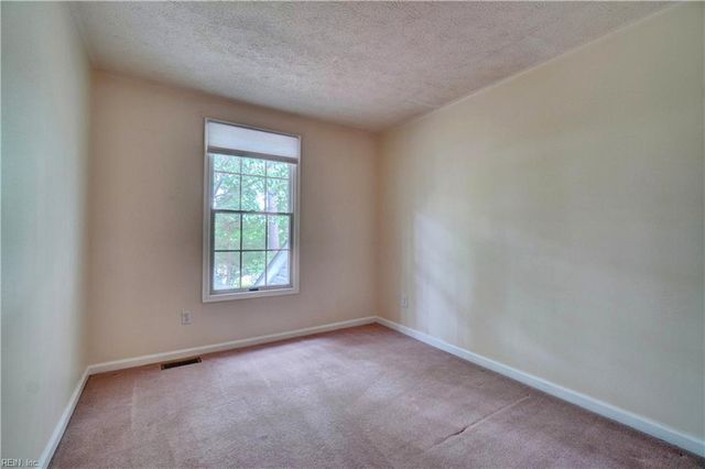 122 Sterling CT, Yorktown, VA 23693