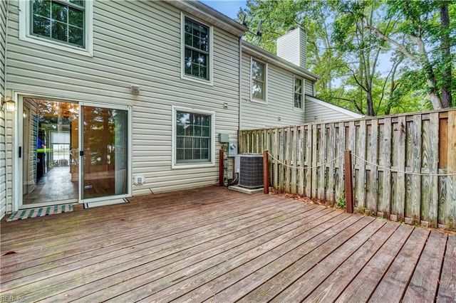 122 Sterling CT, Yorktown, VA 23693