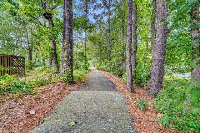 122 Sterling CT, Yorktown, VA 23693