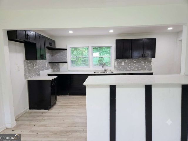 3042 Peek Road NW, Atlanta, GA 30318