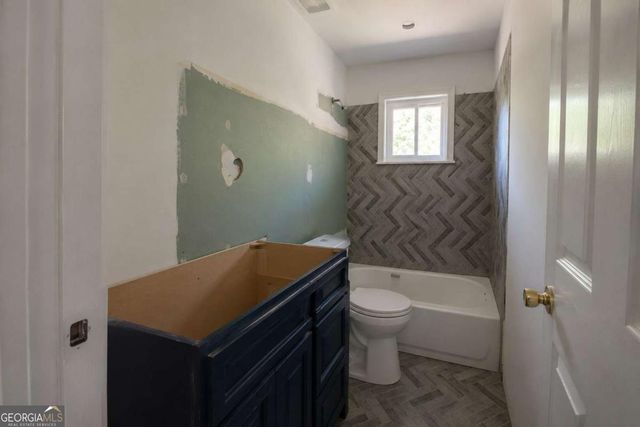 3042 Peek Road NW, Atlanta, GA 30318