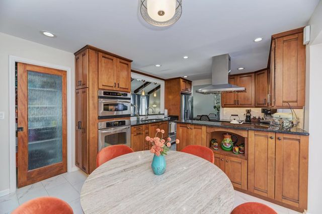 1030 W Kendall Terrace, Addison, IL 60101