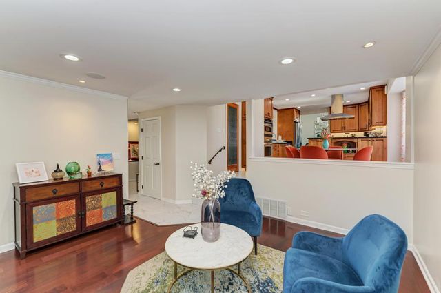 1030 W Kendall Terrace, Addison, IL 60101