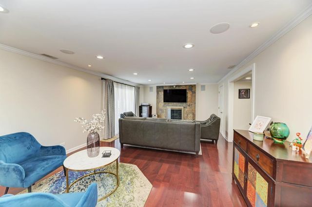 1030 W Kendall Terrace, Addison, IL 60101