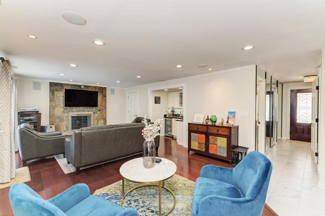 1030 W Kendall Terrace, Addison, IL 60101