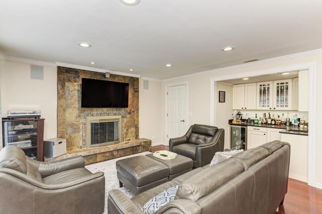 1030 W Kendall Terrace, Addison, IL 60101