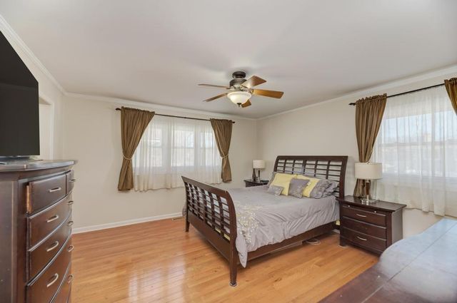 1030 W Kendall Terrace, Addison, IL 60101