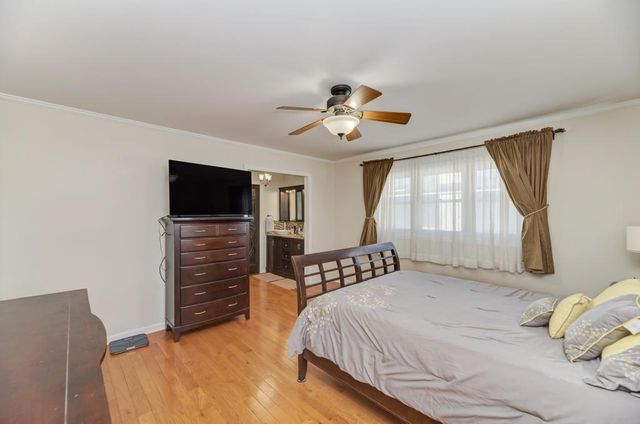 1030 W Kendall Terrace, Addison, IL 60101