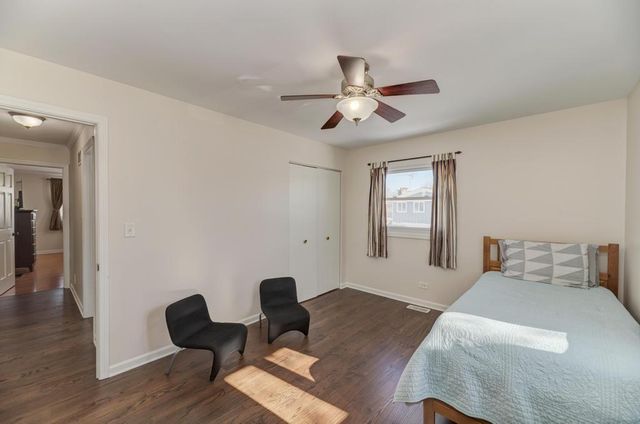 1030 W Kendall Terrace, Addison, IL 60101