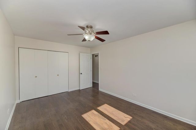 1030 W Kendall Terrace, Addison, IL 60101