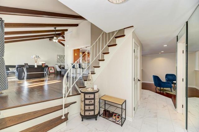 1030 W Kendall Terrace, Addison, IL 60101