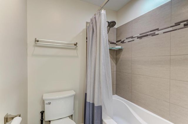 1030 W Kendall Terrace, Addison, IL 60101