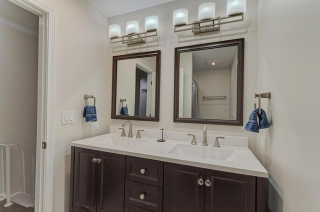 1030 W Kendall Terrace, Addison, IL 60101