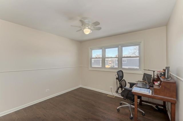 1030 W Kendall Terrace, Addison, IL 60101