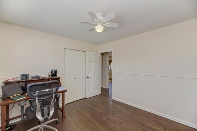 1030 W Kendall Terrace, Addison, IL 60101