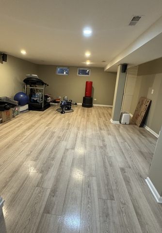 1030 W Kendall Terrace, Addison, IL 60101