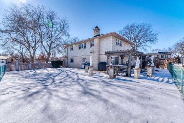 1030 W Kendall Terrace, Addison, IL 60101