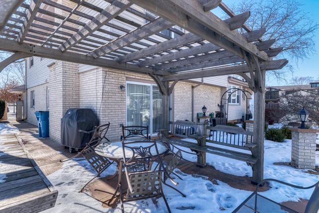 1030 W Kendall Terrace, Addison, IL 60101