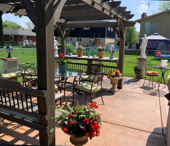 1030 W Kendall Terrace, Addison, IL 60101