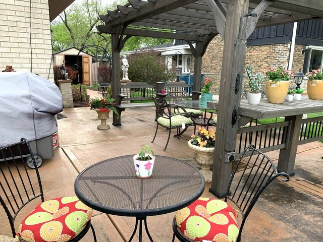 1030 W Kendall Terrace, Addison, IL 60101