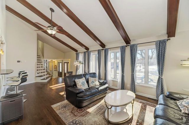 1030 W Kendall Terrace, Addison, IL 60101