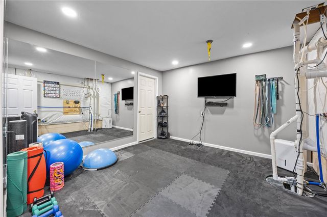 1310 Surrey Garden, Webster, NY 14580