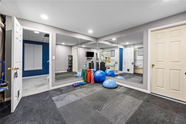1310 Surrey Garden, Webster, NY 14580