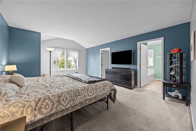 1310 Surrey Garden, Webster, NY 14580