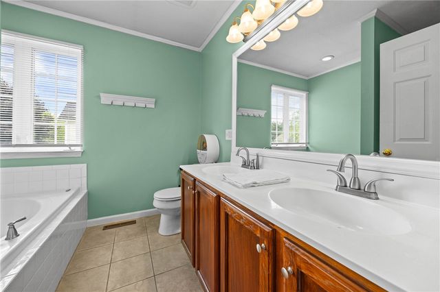 1310 Surrey Garden, Webster, NY 14580