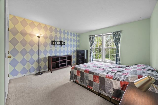 1310 Surrey Garden, Webster, NY 14580