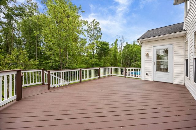 1310 Surrey Garden, Webster, NY 14580