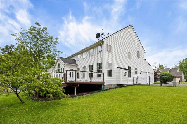 1310 Surrey Garden, Webster, NY 14580