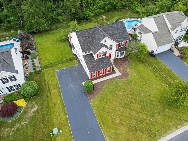 1310 Surrey Garden, Webster, NY 14580