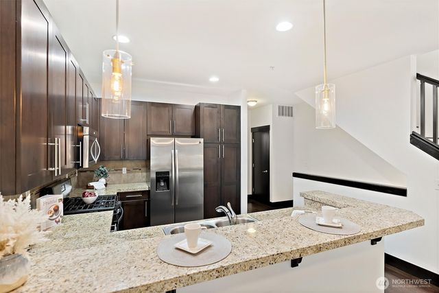 4000 NE 3rd Place, Renton, WA 98056