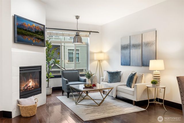 4000 NE 3rd Place, Renton, WA 98056