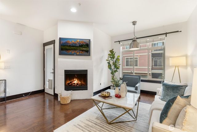 4000 NE 3rd Place, Renton, WA 98056