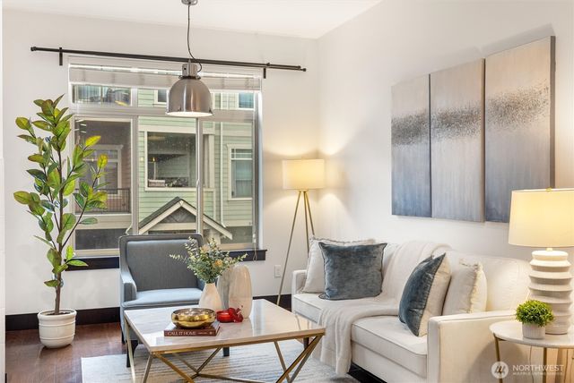 4000 NE 3rd Place, Renton, WA 98056