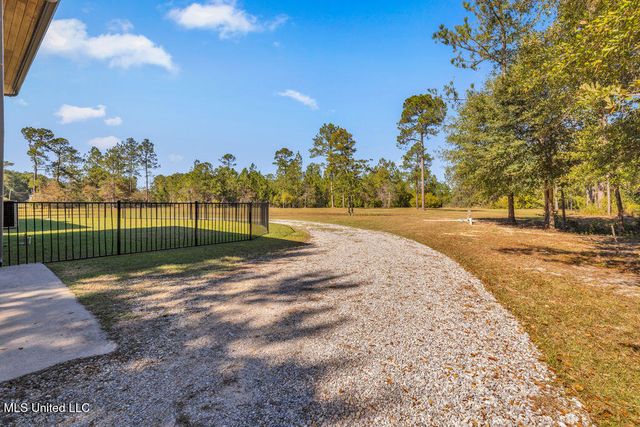 5084 Firetower Road, Kiln, MS 39556