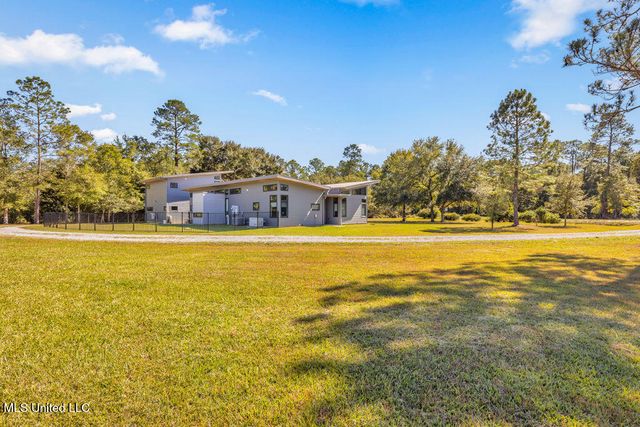5084 Firetower Road, Kiln, MS 39556