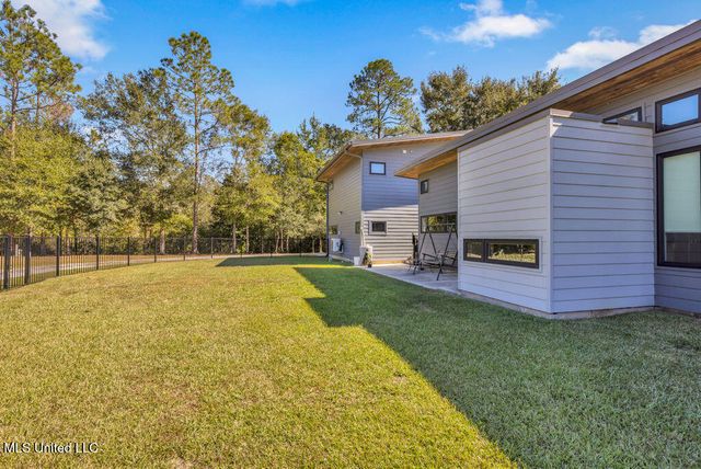 5084 Firetower Road, Kiln, MS 39556