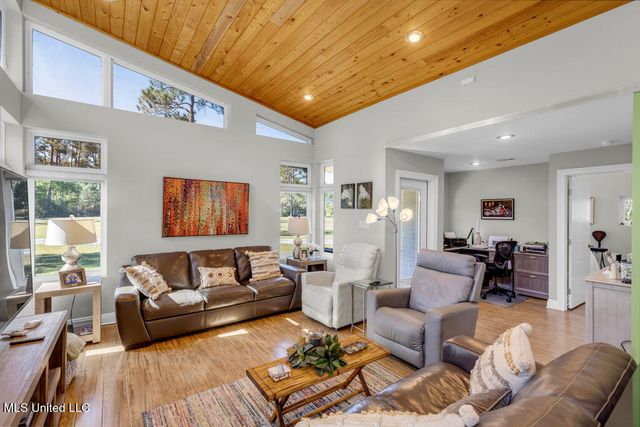 5084 Firetower Road, Kiln, MS 39556