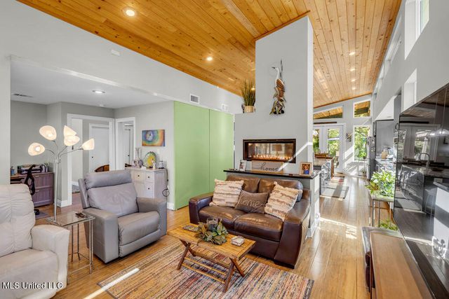 5084 Firetower Road, Kiln, MS 39556