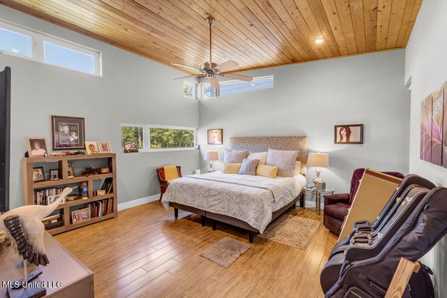 5084 Firetower Road, Kiln, MS 39556