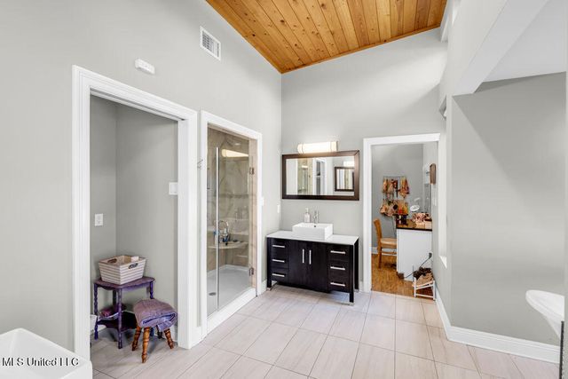 5084 Firetower Road, Kiln, MS 39556