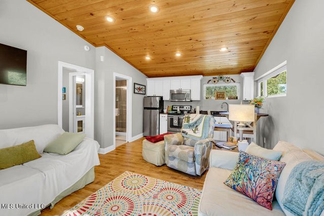 5084 Firetower Road, Kiln, MS 39556